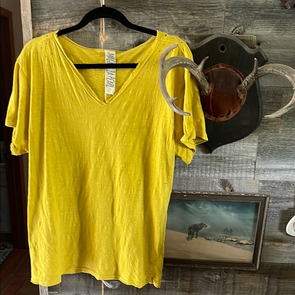 Magnolia Pearl Yellow Short Sleeve Tee - Picture 1 of 3